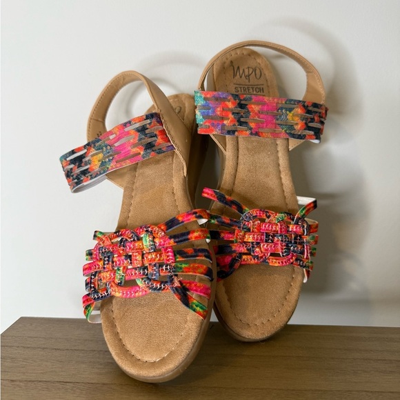 NWOT Women's Geneshia Wedge Sandals - Picture 4 of 8